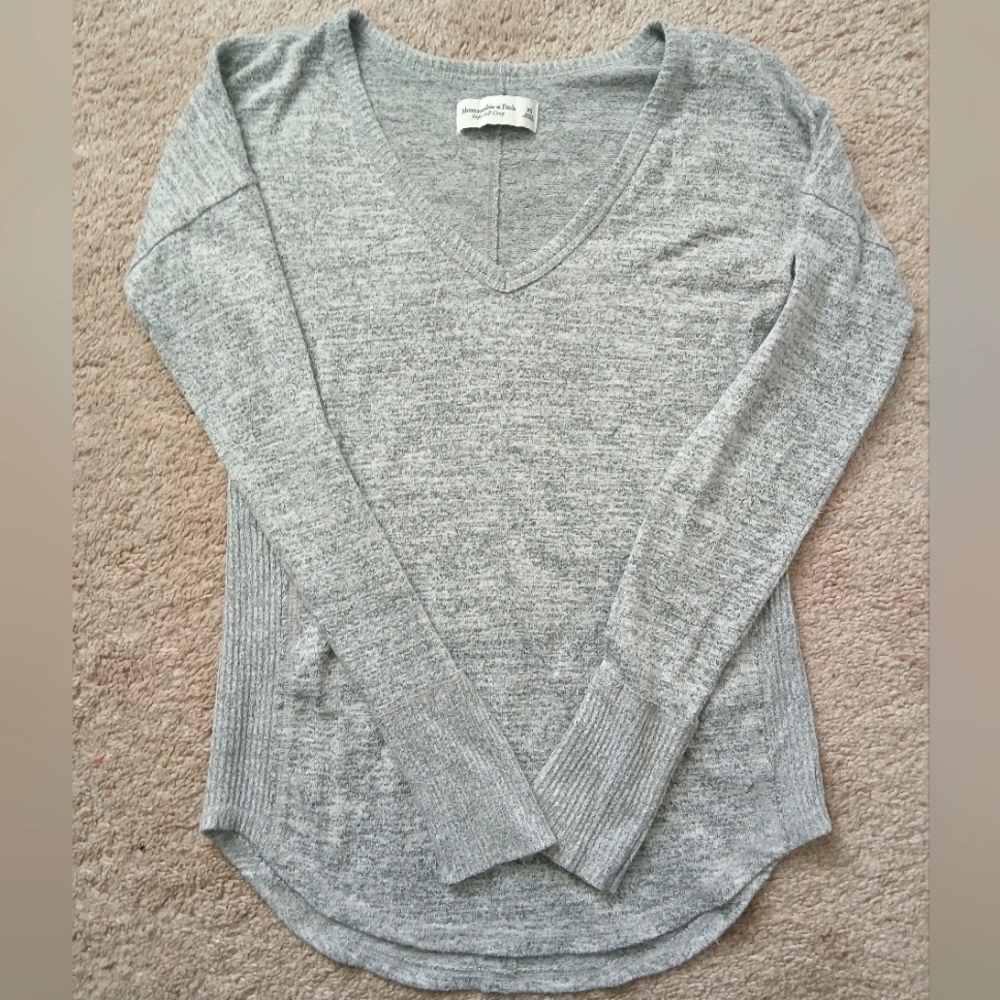 Abercrombie & Fitch Soft N Cozy Gray V-Neck Sweater size XS